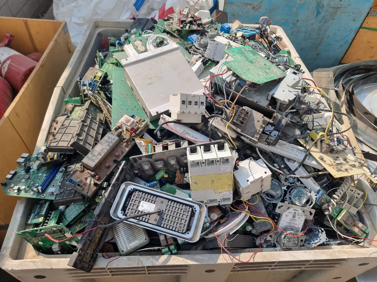Circuit boards and mixed electronic scrap
